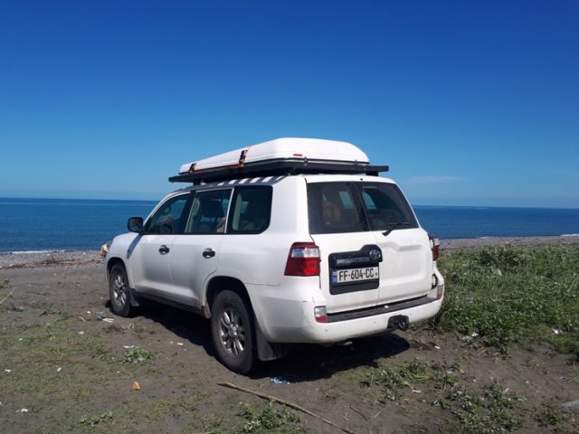 6. TOYOTA LAND CRUISER 205, FR 2012. WITH TOP ROOF TENT